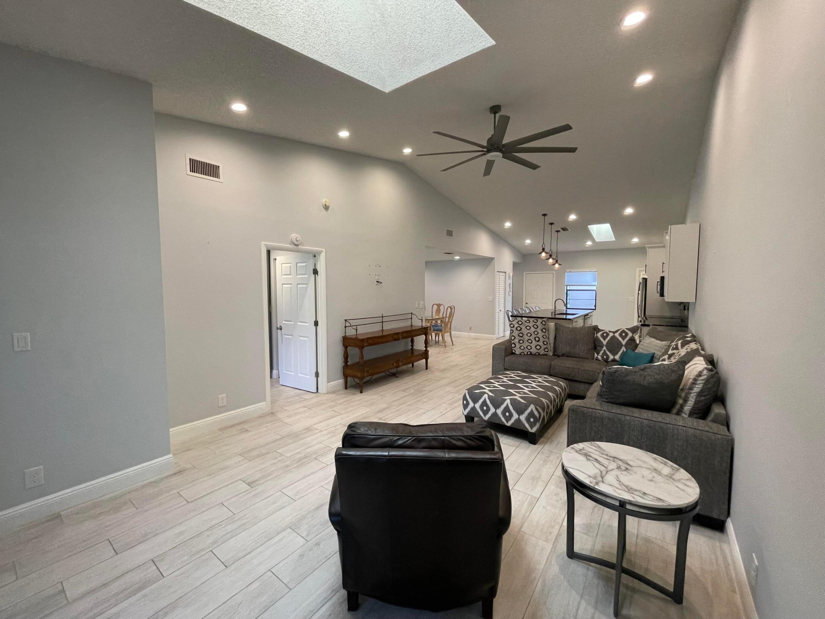 HUNTINGTON POINTE - Residential