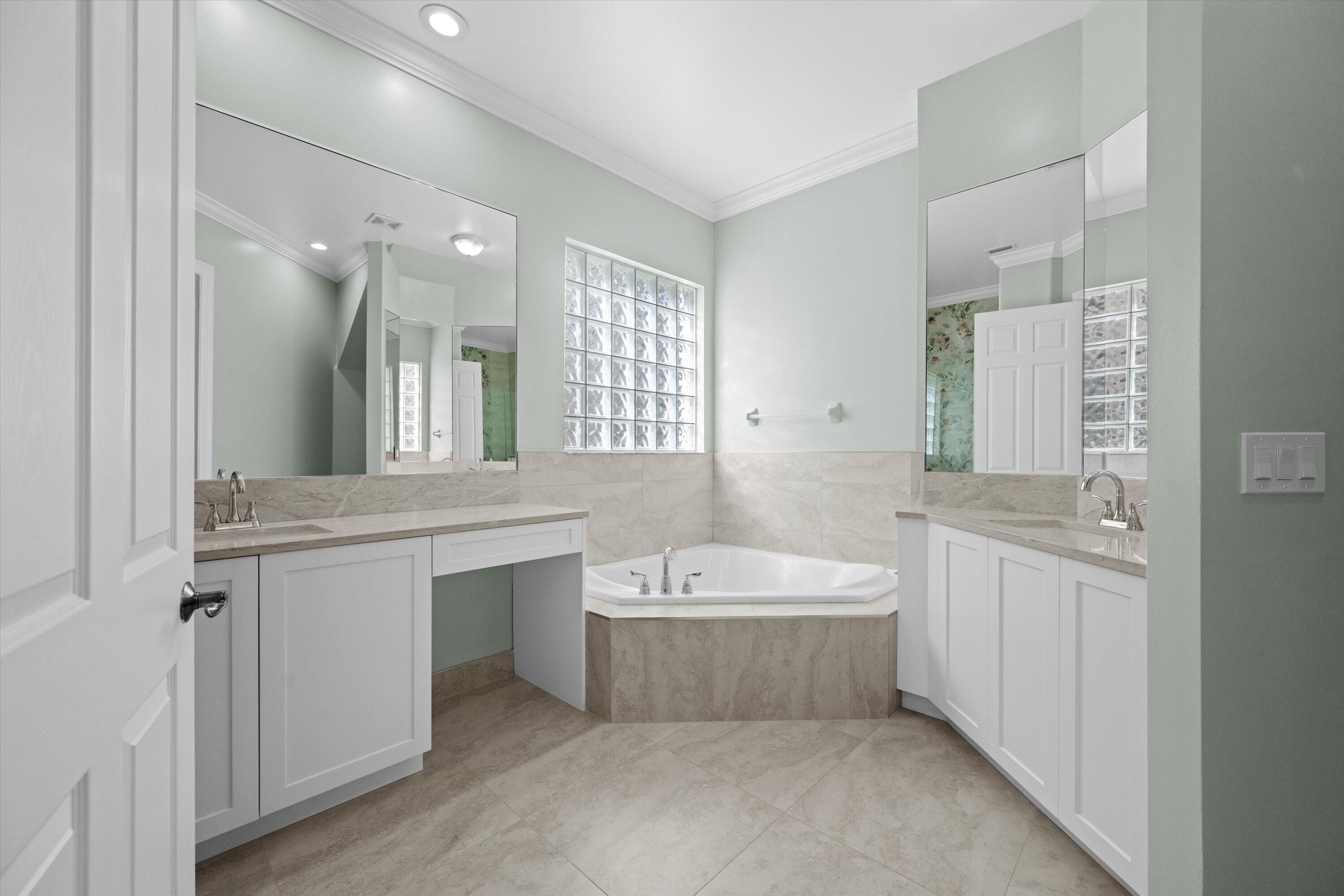 VERSAILLES - Residential