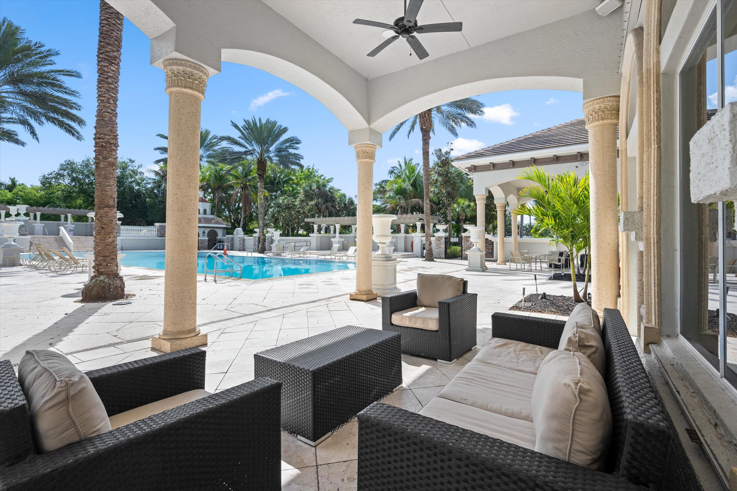 VERSAILLES - Residential