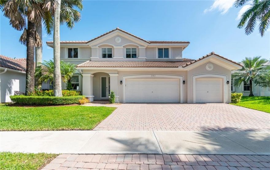 BEAUTIFUL AND SPACIOUS HOME IN THE CENTER OF WESTON HILLS COUNTRY CLUB, WITHIN THE POPULAR HUNTERS POINT SUBDIVISION. PERFECT FOR A FAMILY AND PUP WITH POOL AND FENCED IN YARD. POOL AND LAWN ARE INCLUDED IN THE RENT. MINUTES AWAY FROM ALL THE SHOPPING YOU NEED ON YOUR DAY TO DAY PLUS CLOSE BY MOST OF THE EXTRACURRICULAR ACTIVITIES AND CITY PARKS FOR THE KIDS. TOPS SCHOOLS ASSIGNED TO THIS AREA.