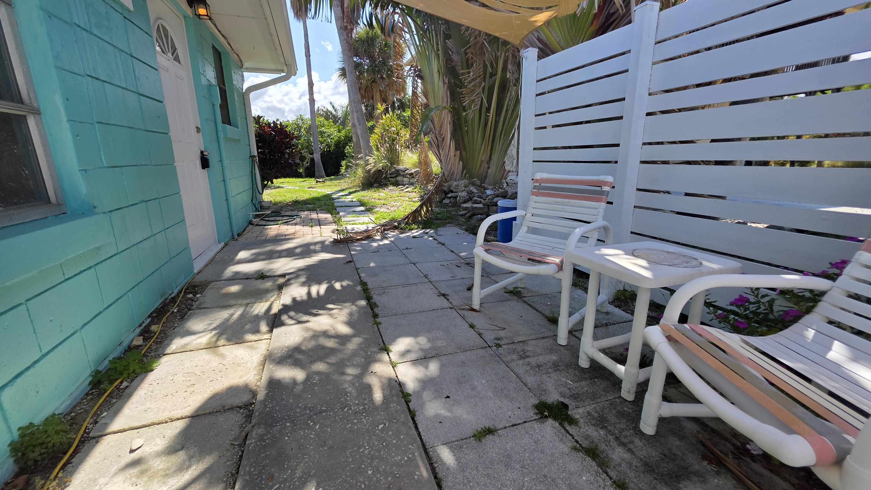 TROPICAL BEACH - Residential Lease