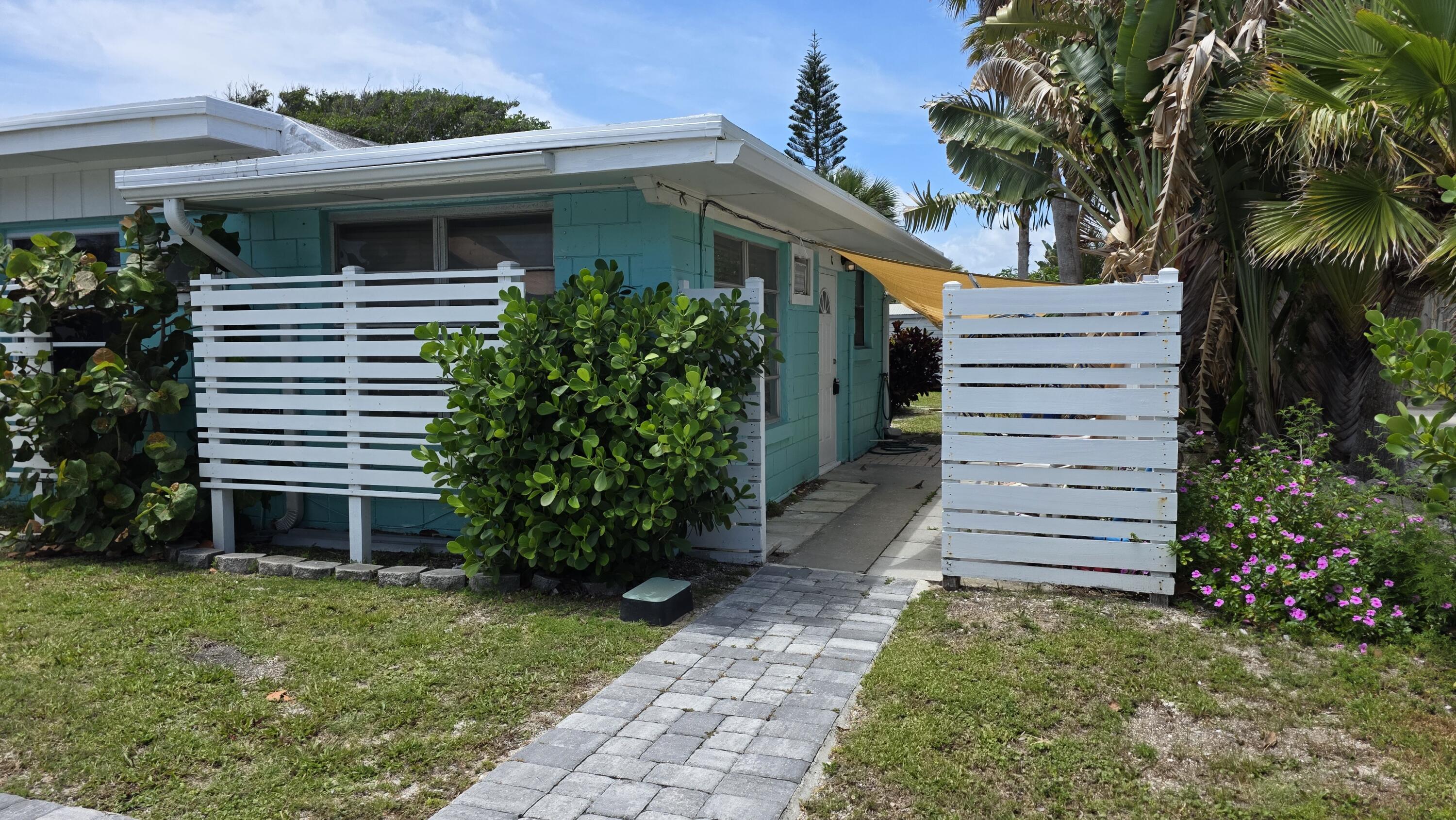 TROPICAL BEACH - Residential Lease