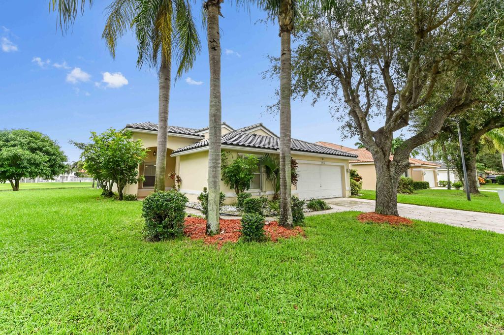 Photo of 5516 Muirfield Village Circle, Lake Worth, FL 33463 (MLS # R11126530)