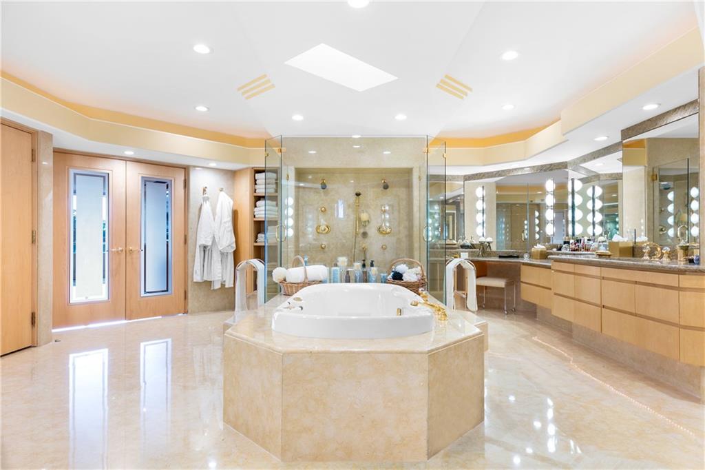 DEL LAGO ISLE 42-2 B - Residential