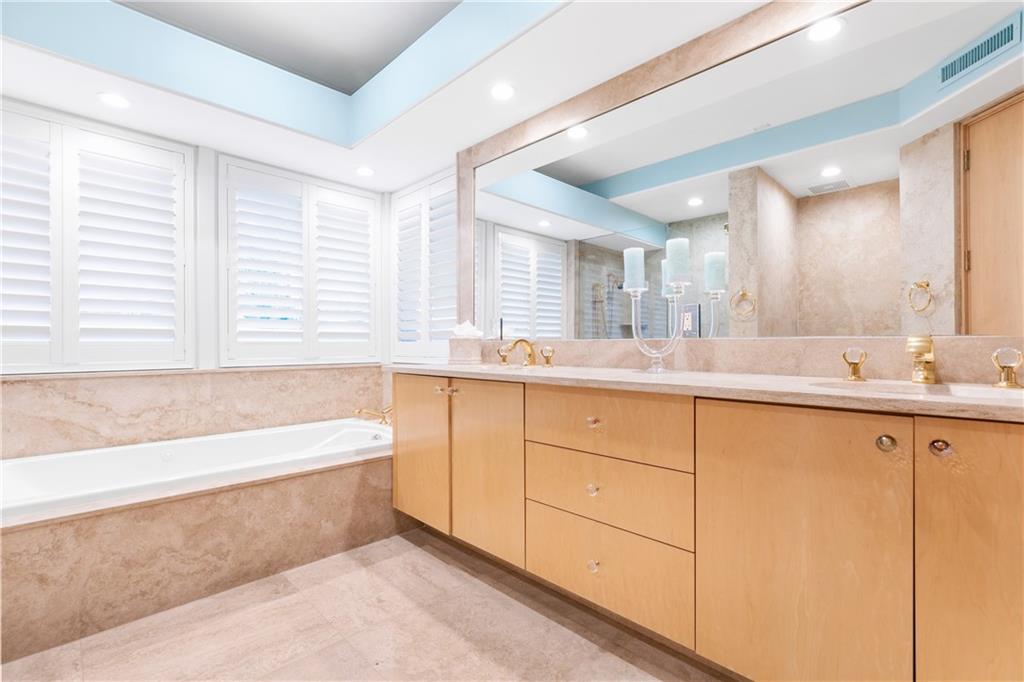 DEL LAGO ISLE 42-2 B - Residential