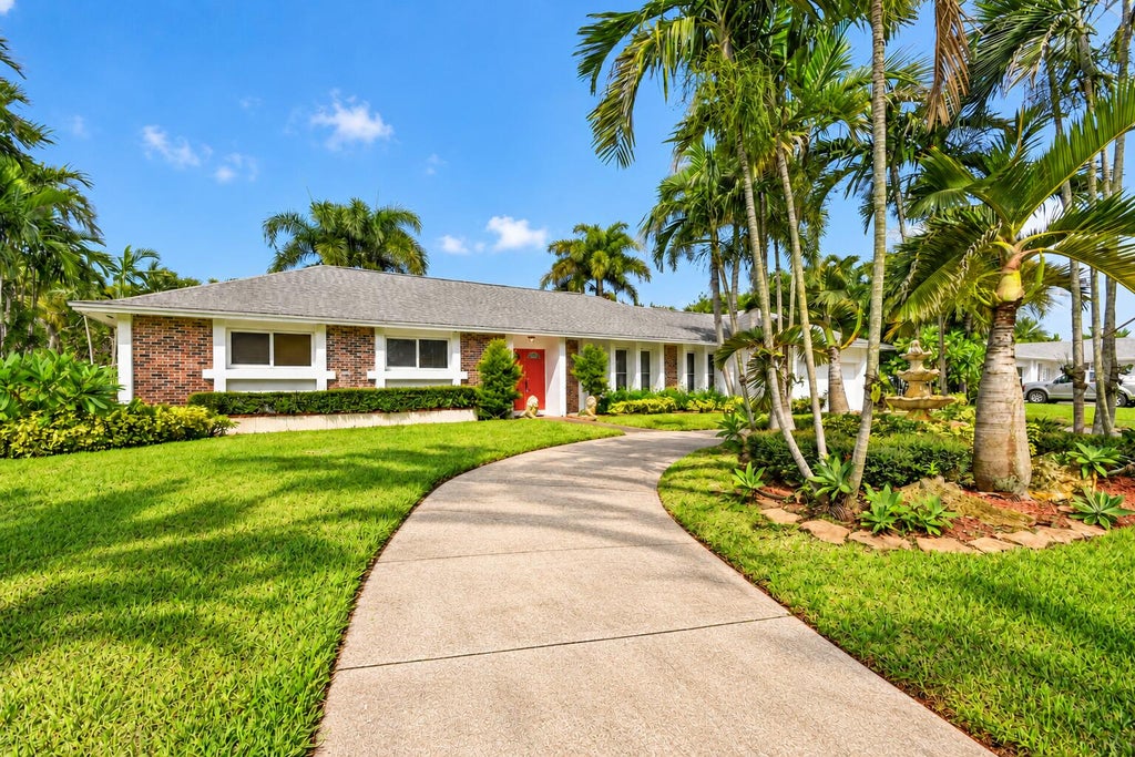 Photo of 8 Bell Lane, West Palm Beach, FL 33406 (MLS # B26083964)