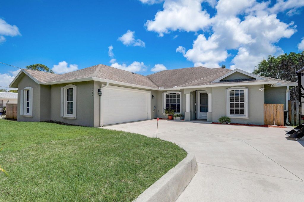 Photo of 3404 SE Jefferson Street, Stuart, FL 34997 (MLS # R10985574)