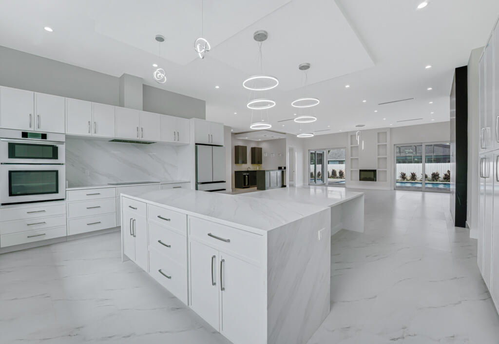 FLORIDA GARDENS PLAT 4 UNREC ON AM-10 - Residential