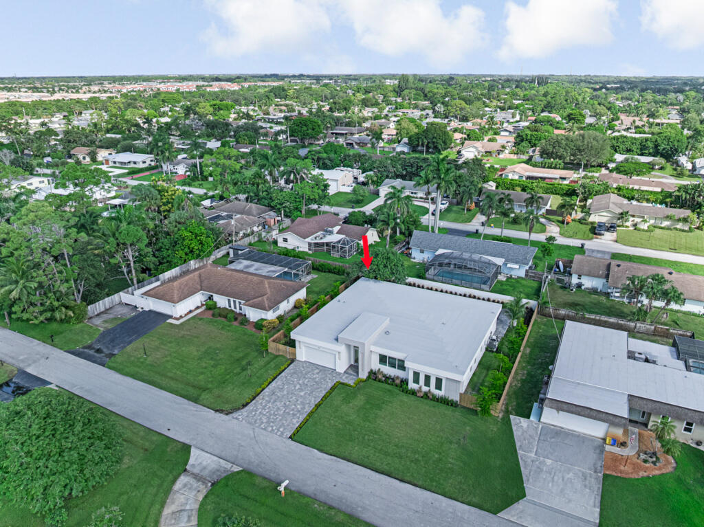 FLORIDA GARDENS PLAT 4 UNREC ON AM-10 - Residential