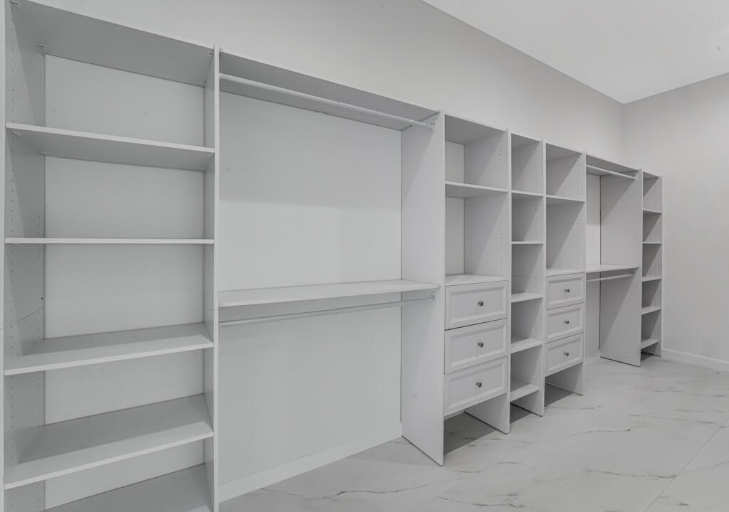 FLORIDA GARDENS PLAT 4 UNREC ON AM-10 - Residential