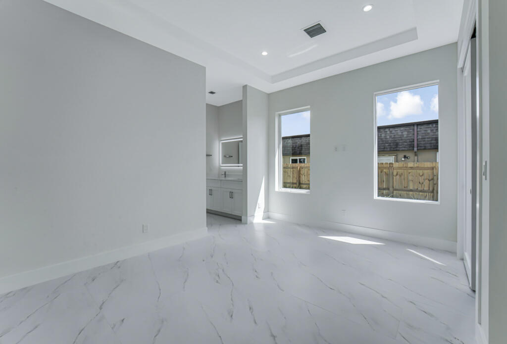 FLORIDA GARDENS PLAT 4 UNREC ON AM-10 - Residential