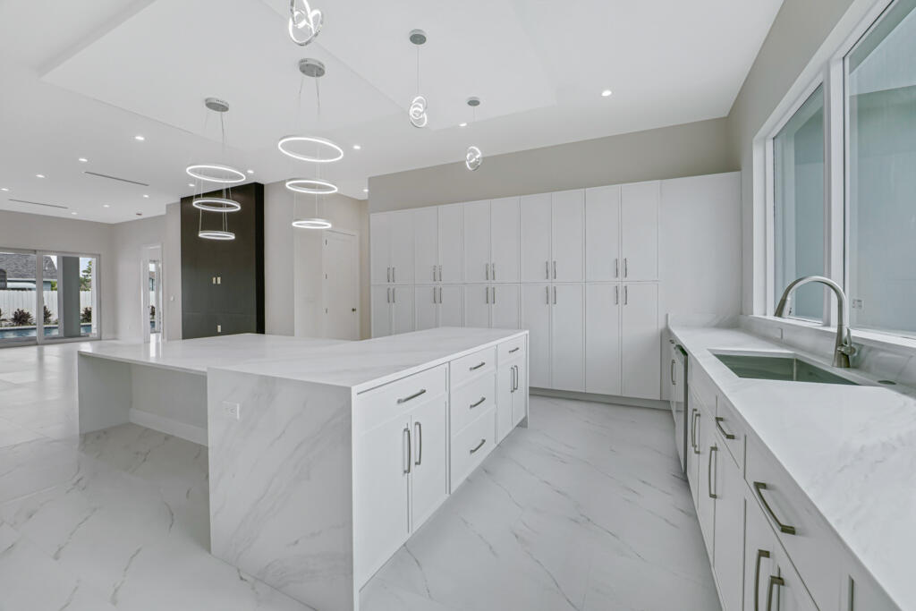 FLORIDA GARDENS PLAT 4 UNREC ON AM-10 - Residential