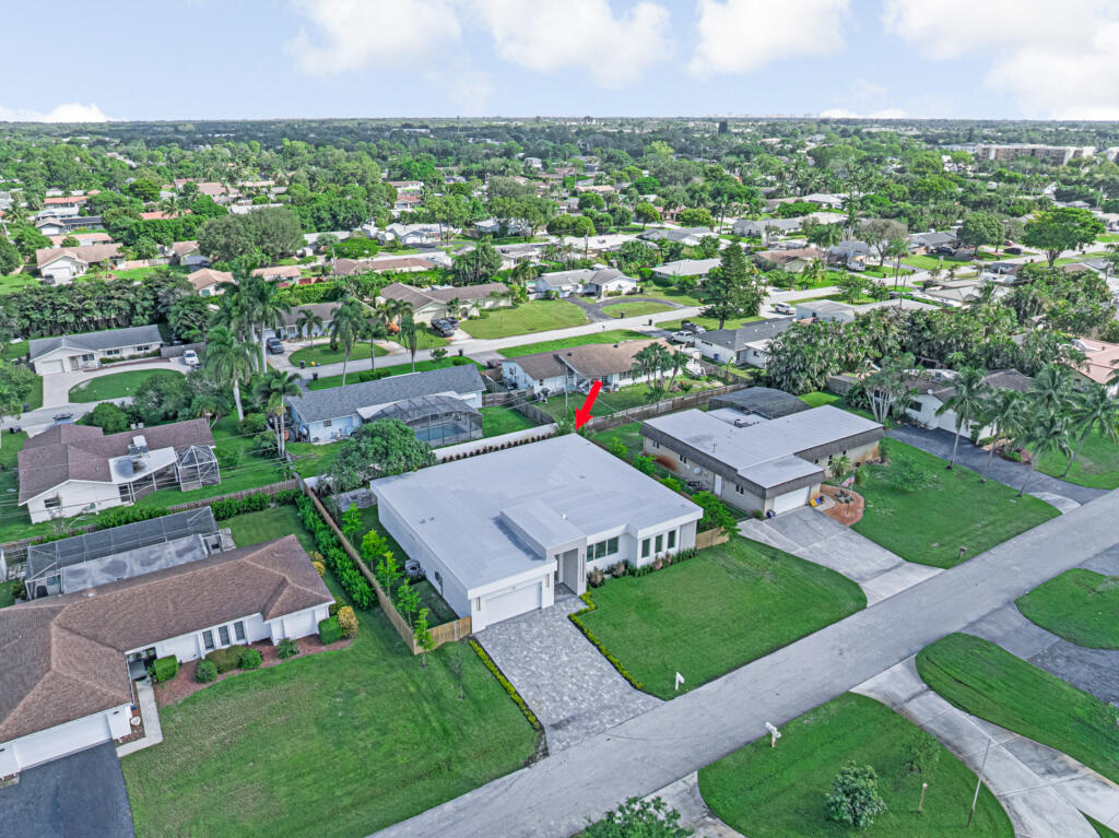 FLORIDA GARDENS PLAT 4 UNREC ON AM-10 - Residential