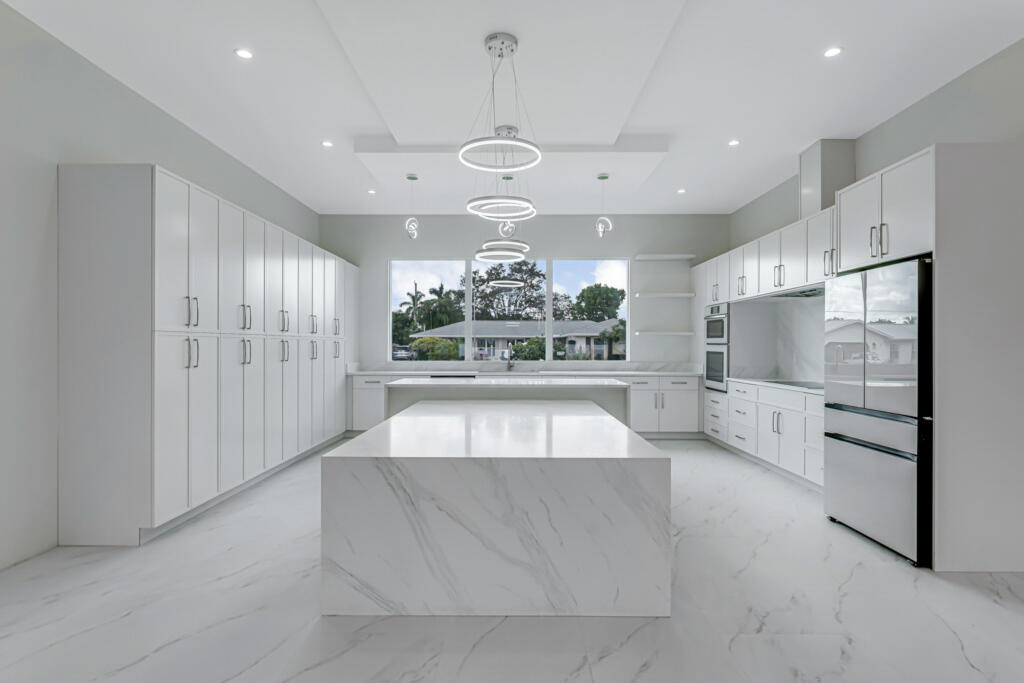 FLORIDA GARDENS PLAT 4 UNREC ON AM-10 - Residential