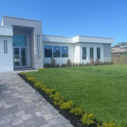 68 W Plumosa Lane Lake Worth FL 33467