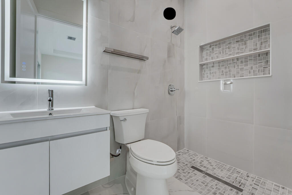 FLORIDA GARDENS PLAT 4 UNREC ON AM-10 - Residential