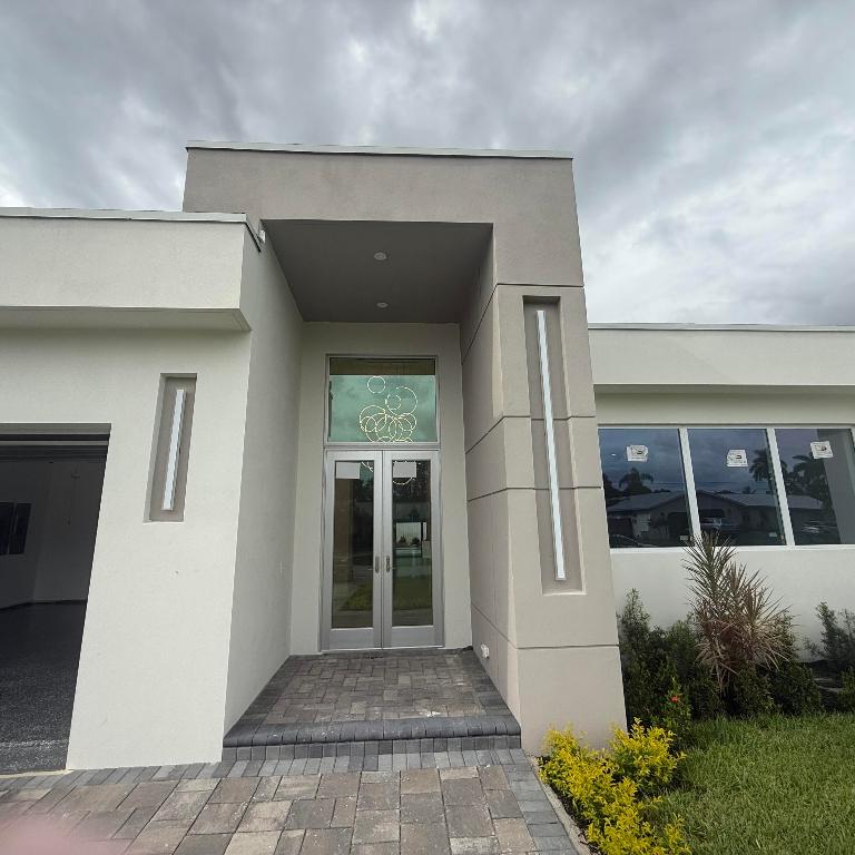 FLORIDA GARDENS PLAT 4 UNREC ON AM-10 - Residential