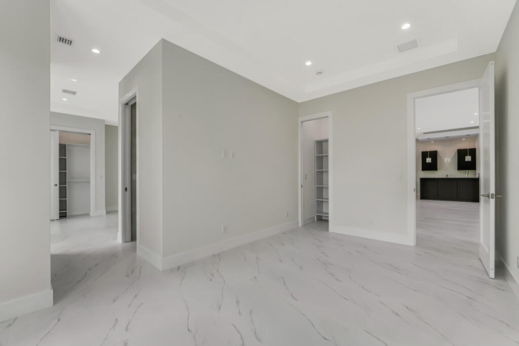 FLORIDA GARDENS PLAT 4 UNREC ON AM-10 - Residential