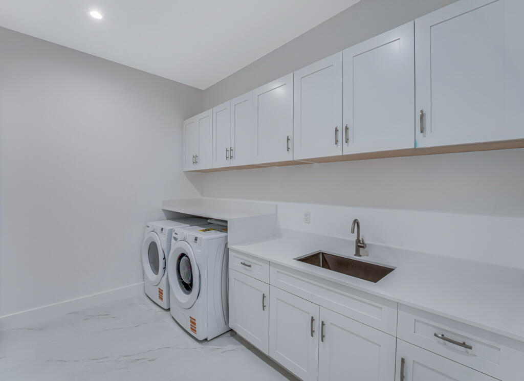 FLORIDA GARDENS PLAT 4 UNREC ON AM-10 - Residential