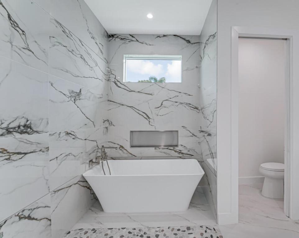 FLORIDA GARDENS PLAT 4 UNREC ON AM-10 - Residential