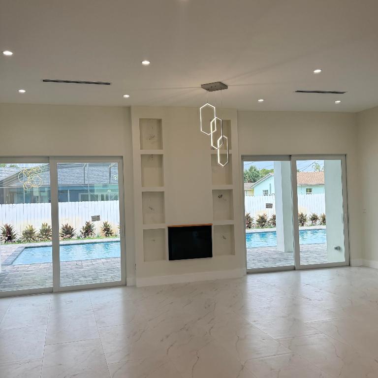 FLORIDA GARDENS PLAT 4 UNREC ON AM-10 - Residential