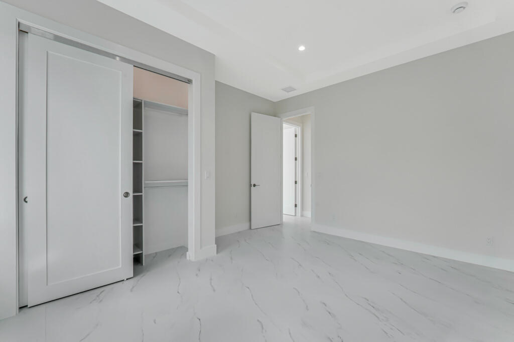 FLORIDA GARDENS PLAT 4 UNREC ON AM-10 - Residential