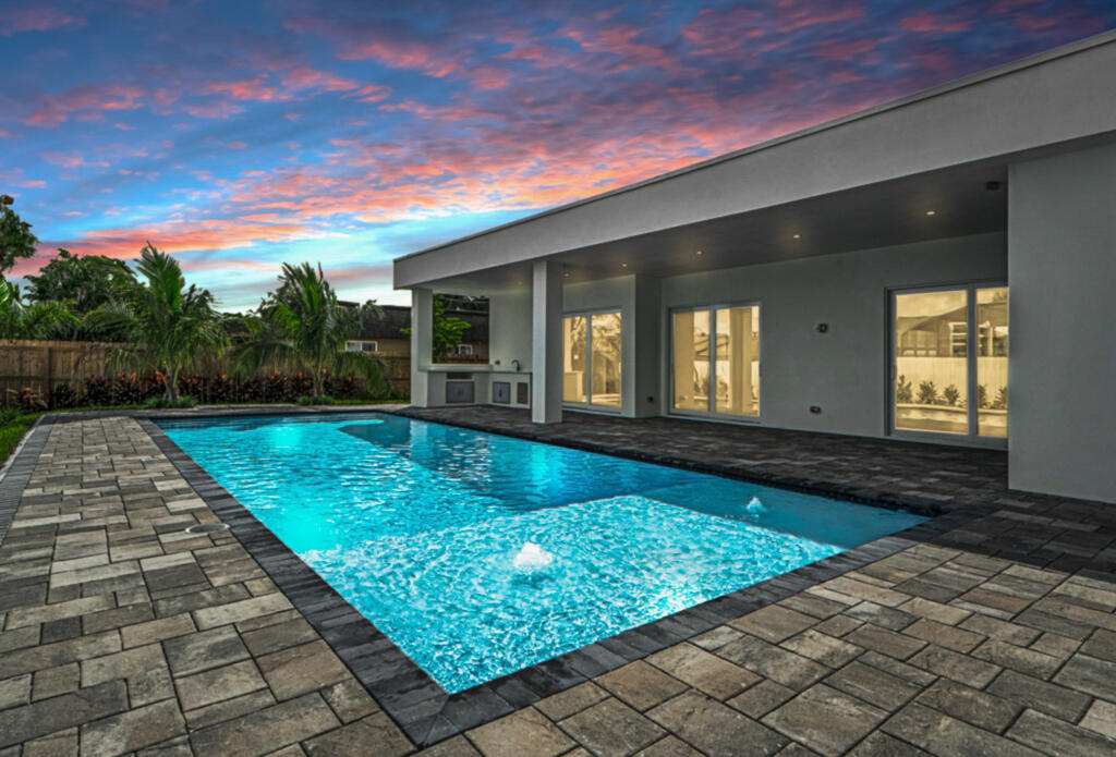 FLORIDA GARDENS PLAT 4 UNREC ON AM-10 - Residential