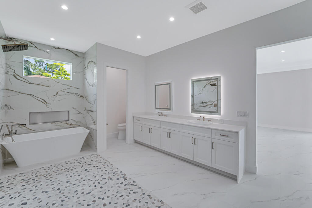 FLORIDA GARDENS PLAT 4 UNREC ON AM-10 - Residential