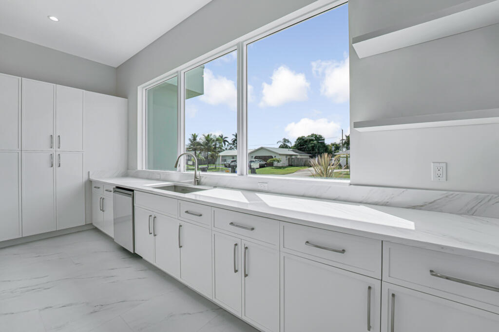 FLORIDA GARDENS PLAT 4 UNREC ON AM-10 - Residential