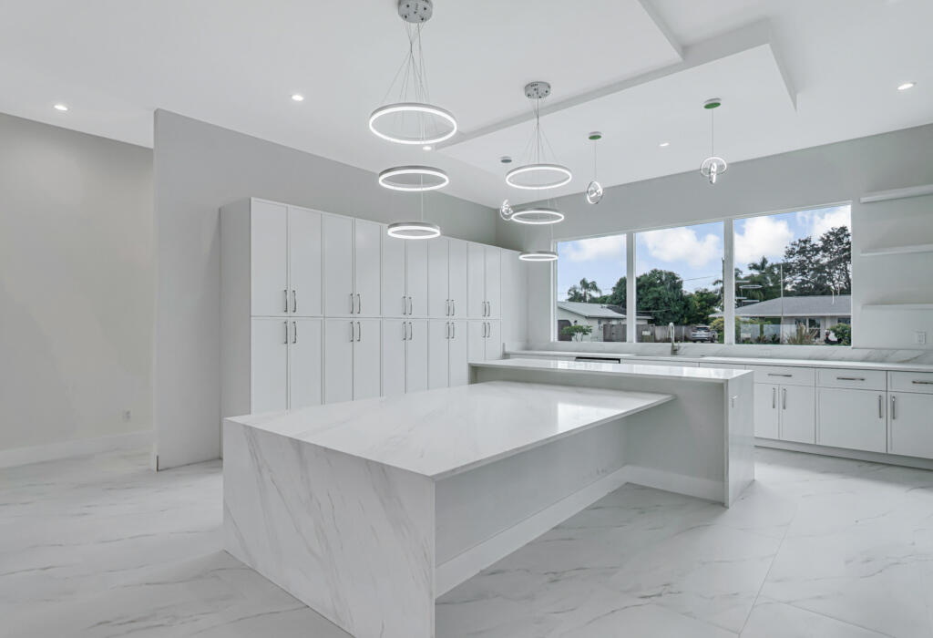 FLORIDA GARDENS PLAT 4 UNREC ON AM-10 - Residential