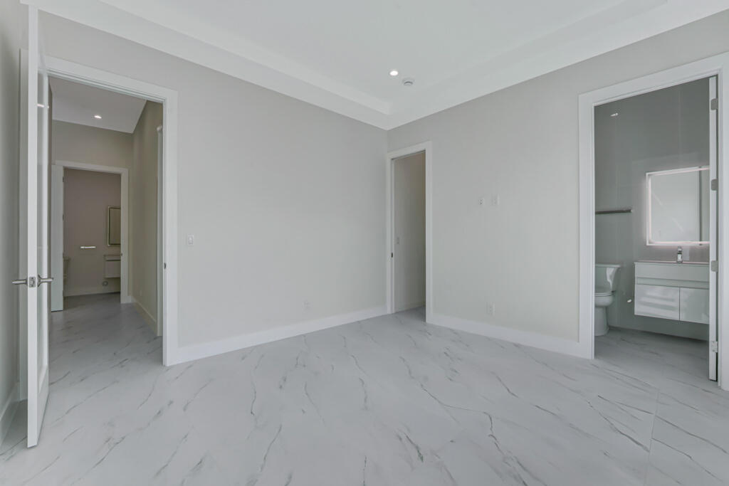 FLORIDA GARDENS PLAT 4 UNREC ON AM-10 - Residential