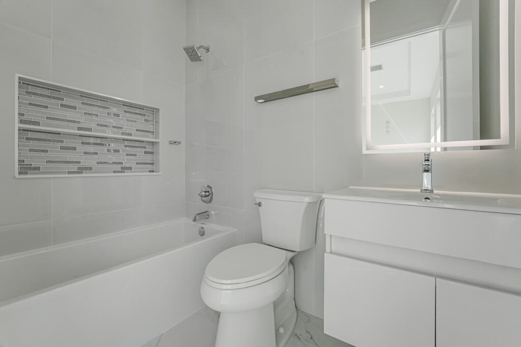 FLORIDA GARDENS PLAT 4 UNREC ON AM-10 - Residential