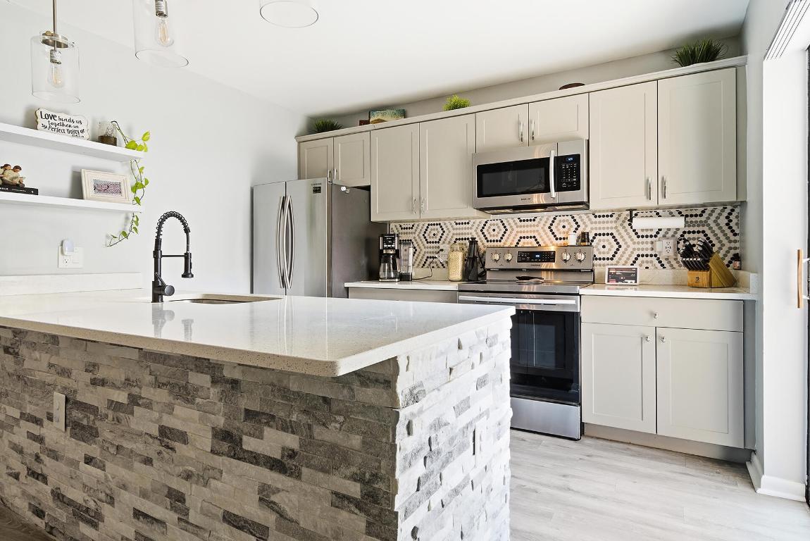 VILLAGE OF SANDALWOOD LAKES SO - Residential