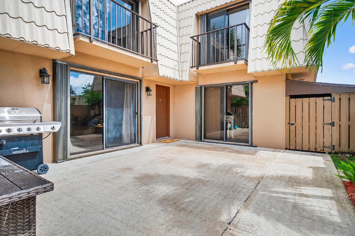 VILLAGE OF SANDALWOOD LAKES SO - Residential