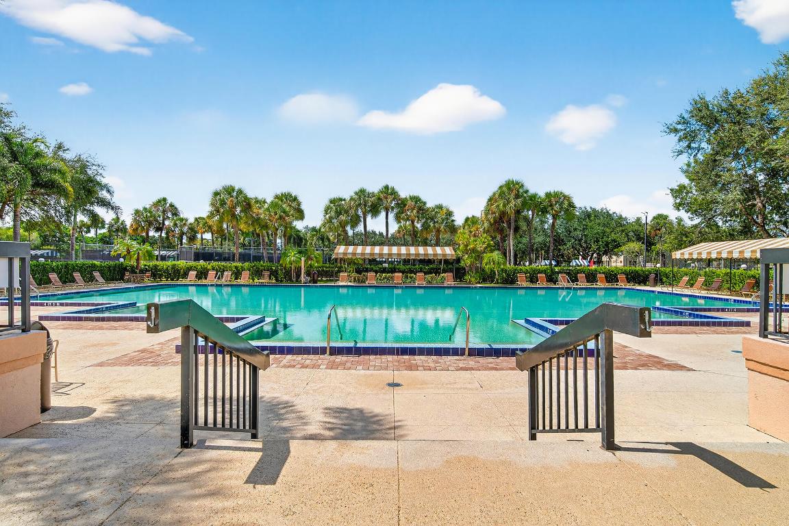 VILLAGE OF SANDALWOOD LAKES SO - Residential