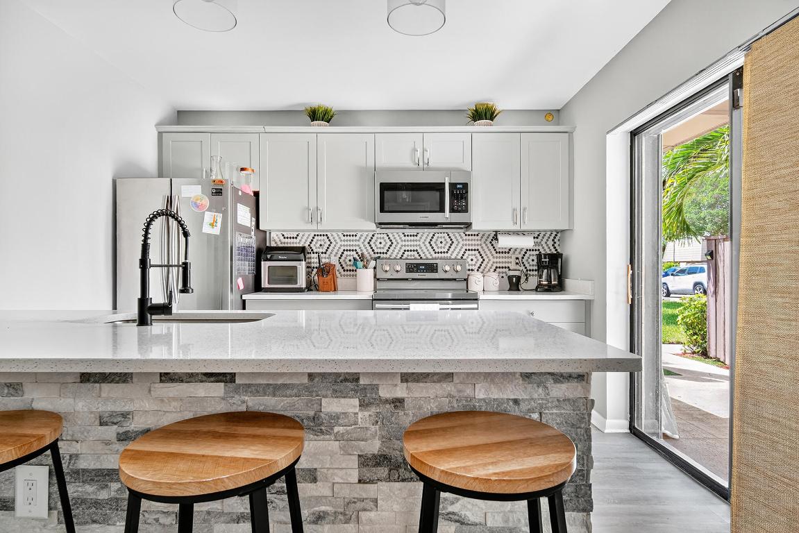 VILLAGE OF SANDALWOOD LAKES SO - Residential