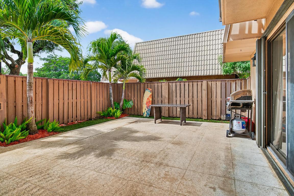 VILLAGE OF SANDALWOOD LAKES SO - Residential