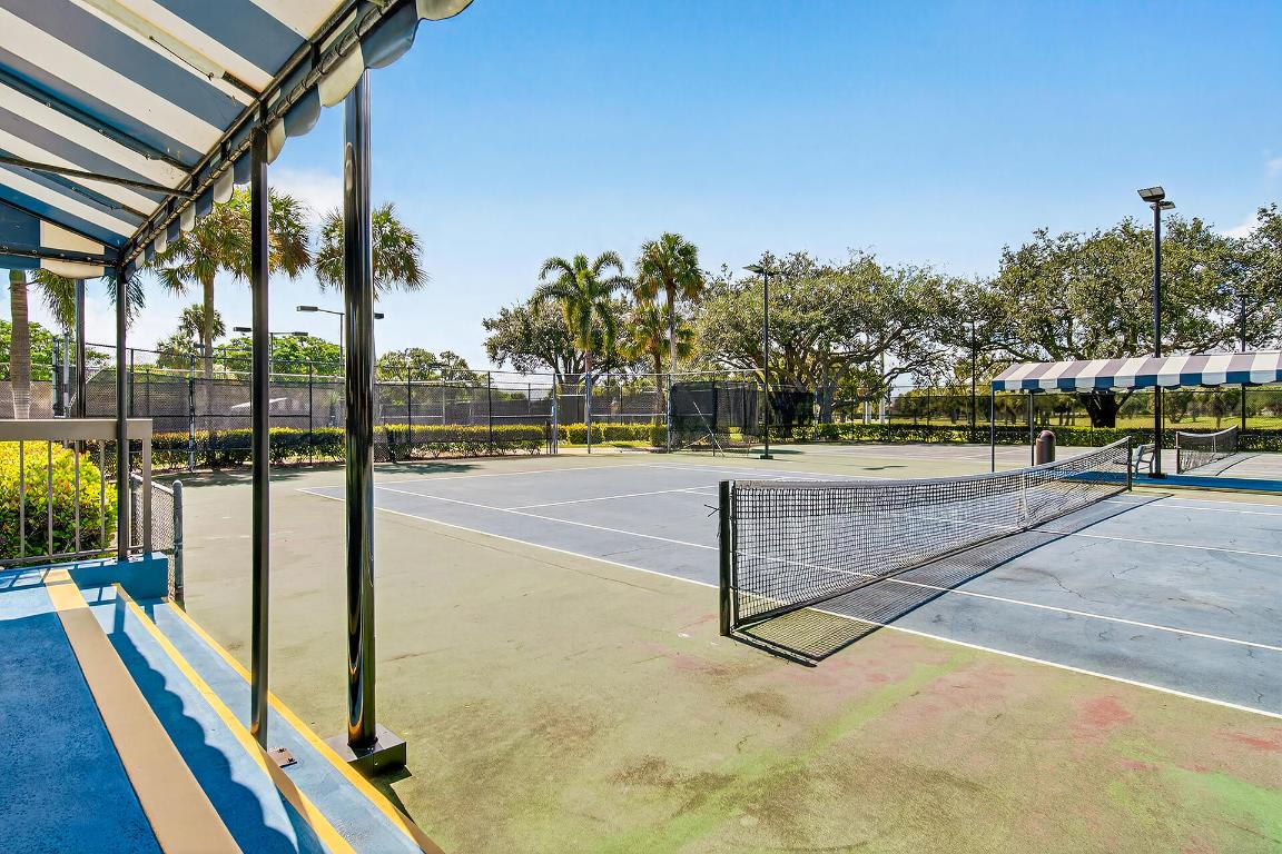 VILLAGE OF SANDALWOOD LAKES SO - Residential