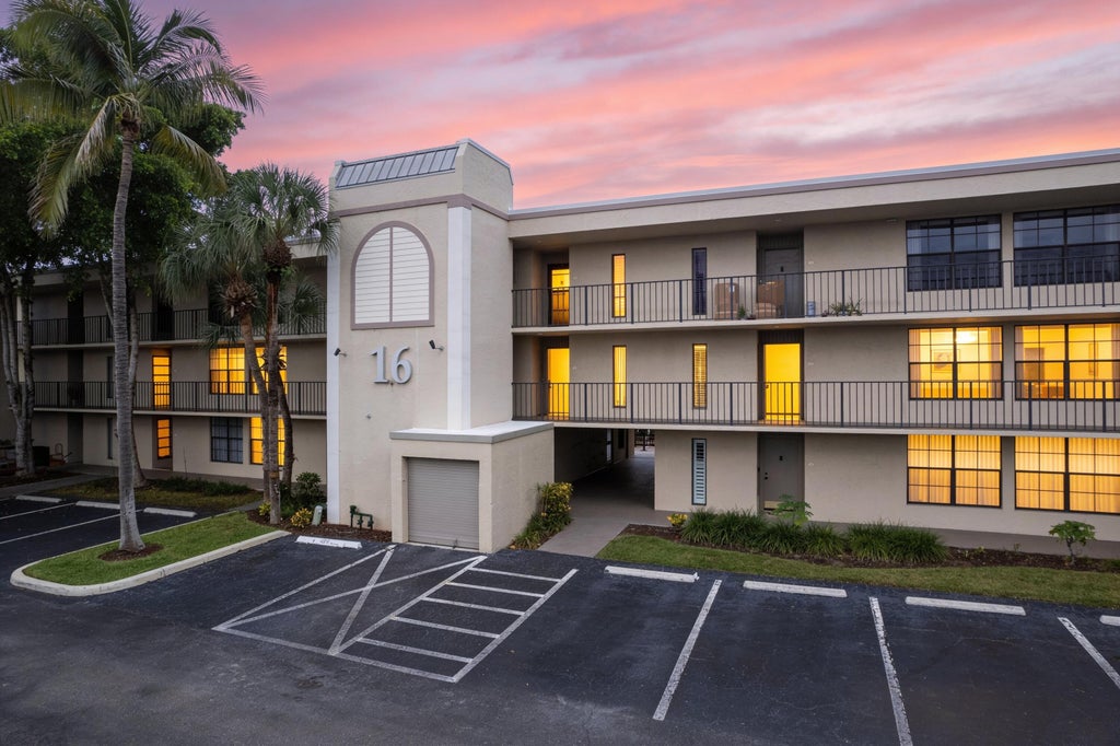Photo of 16 ROYAL PALM Way #205, Boca Raton, FL 33432 (MLS # B26081944)
