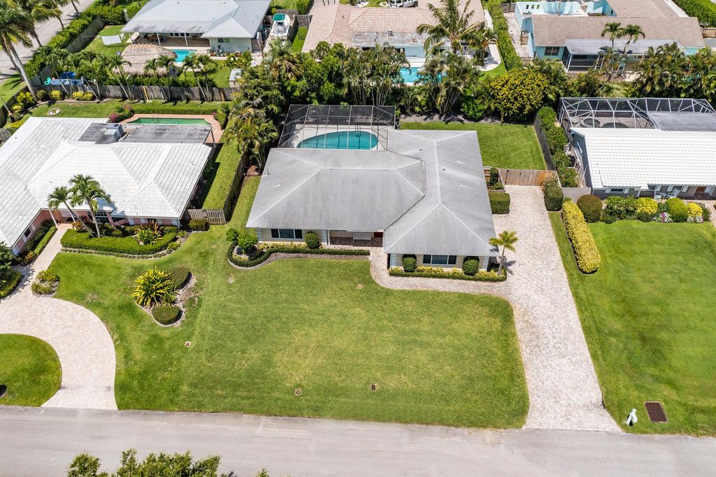 Photo of 101 Fairview E, Tequesta, FL 33469 (MLS # R10994858)