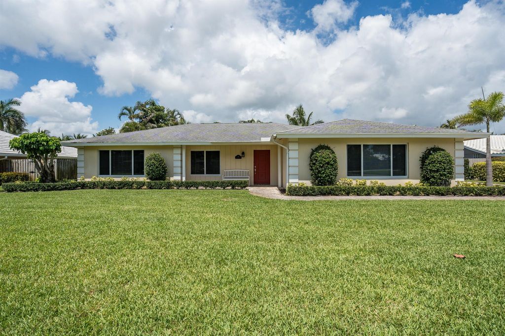 Photo of 101 Fairview E, Tequesta, FL 33469 (MLS # R10994858)