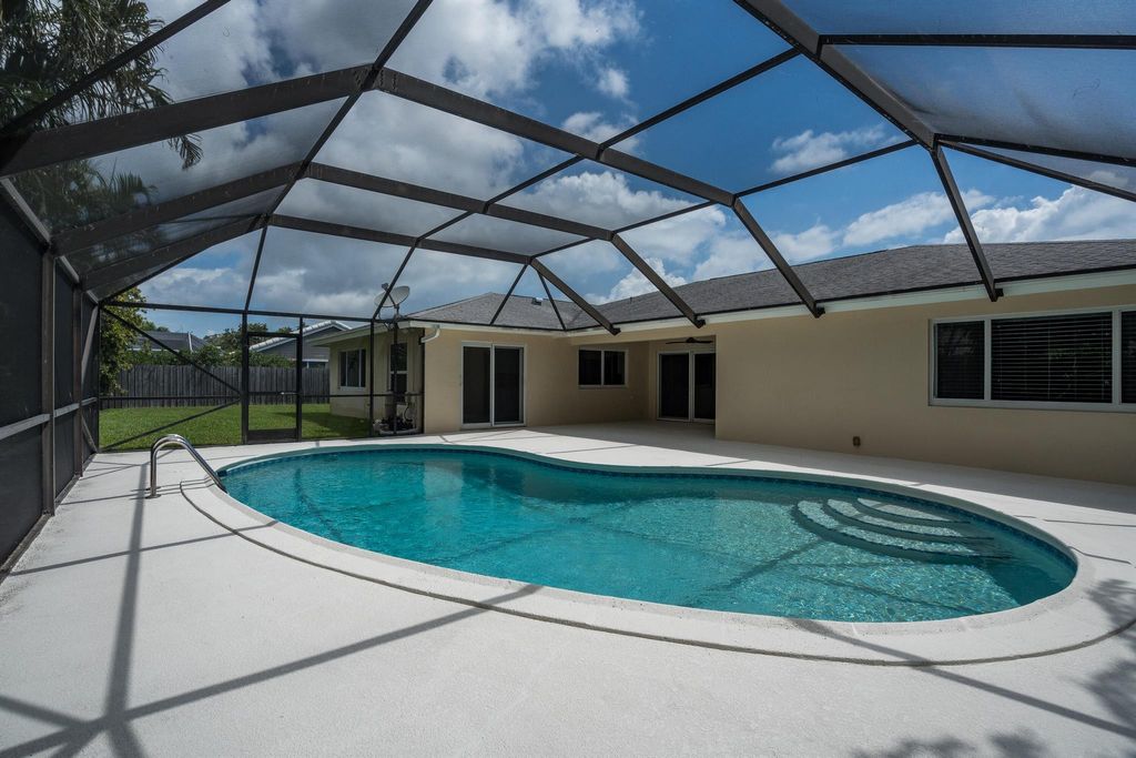 Photo of 101 Fairview E, Tequesta, FL 33469 (MLS # R10994858)