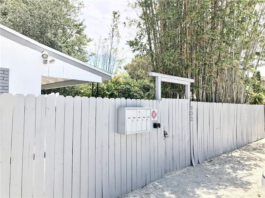 1 bedroom/1 Bathroom apartment in the heart of Victoria Park neighborhood in Fort Lauderdale. This apartment has been recently upgraded.  Spacious living area. It has its own private patio accessible only thru the apartment. Gated building with beautiful common areas. Located half a block from Holiday Park, near restaurants, supermarkets and the beach. Must see!.