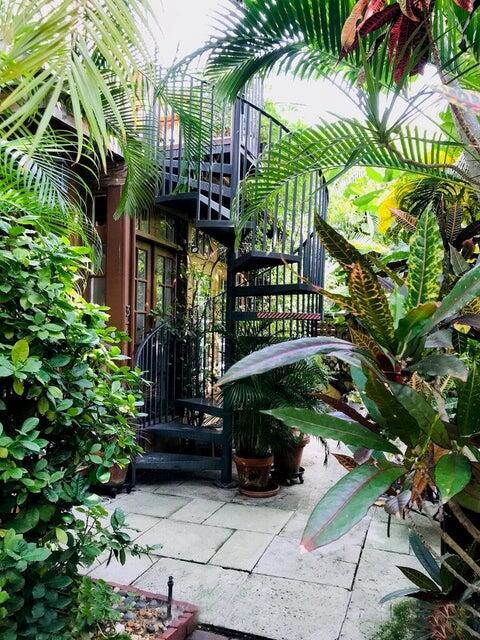 ROYAL PARK - Residential Lease