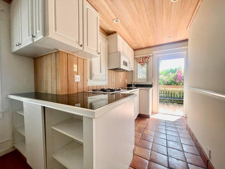 ROYAL PARK - Residential Lease