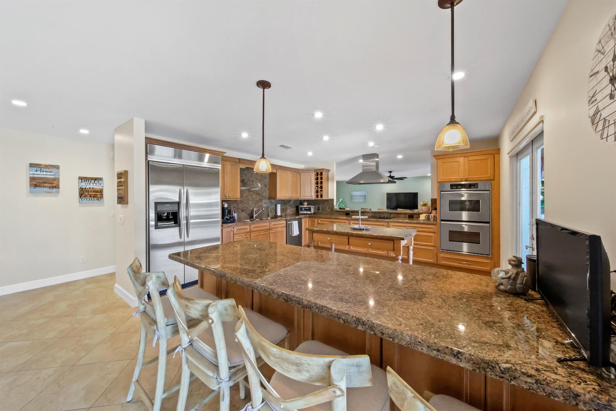 HIGH POINT ISLE - Residential