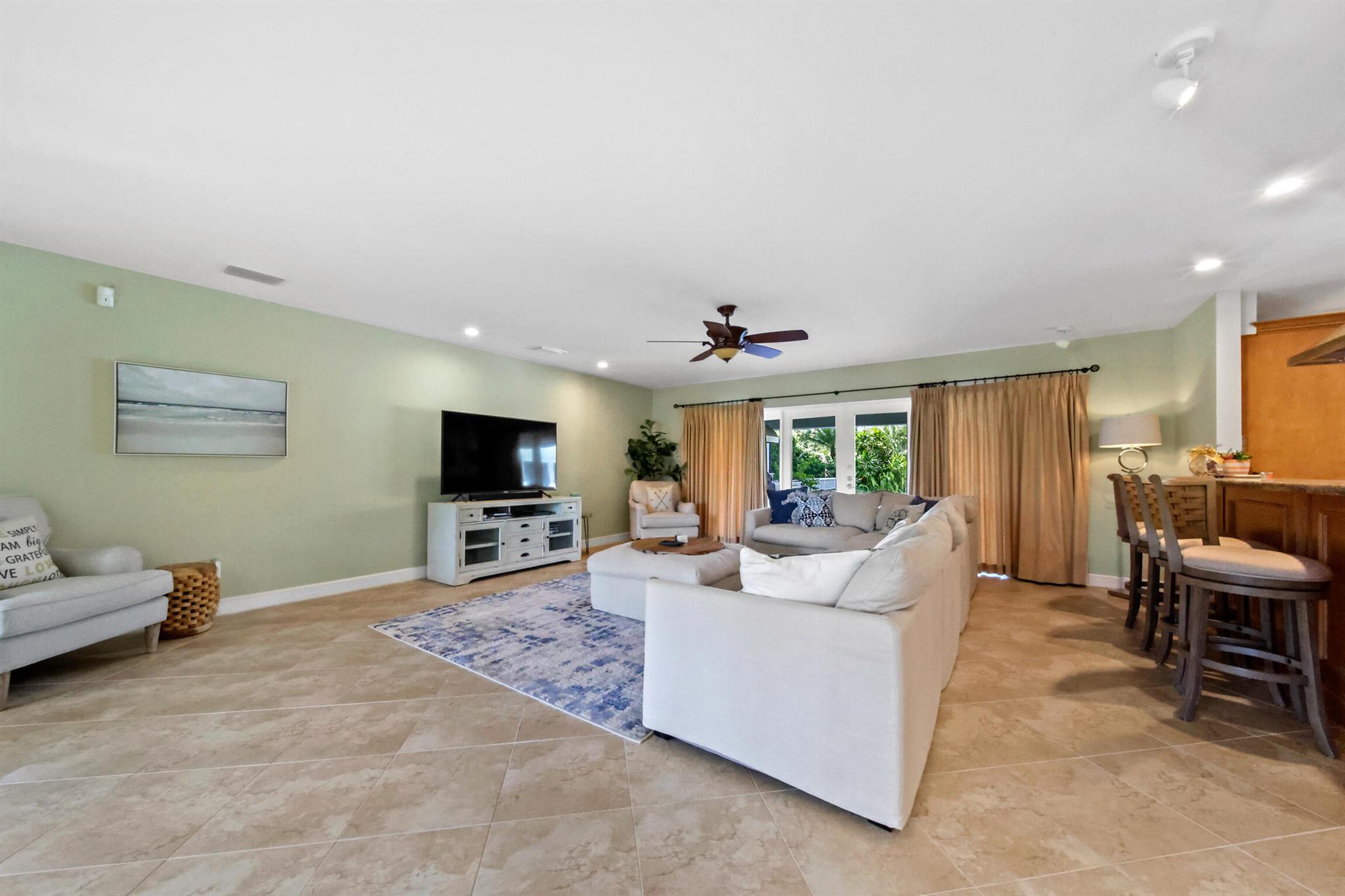 HIGH POINT ISLE - Residential