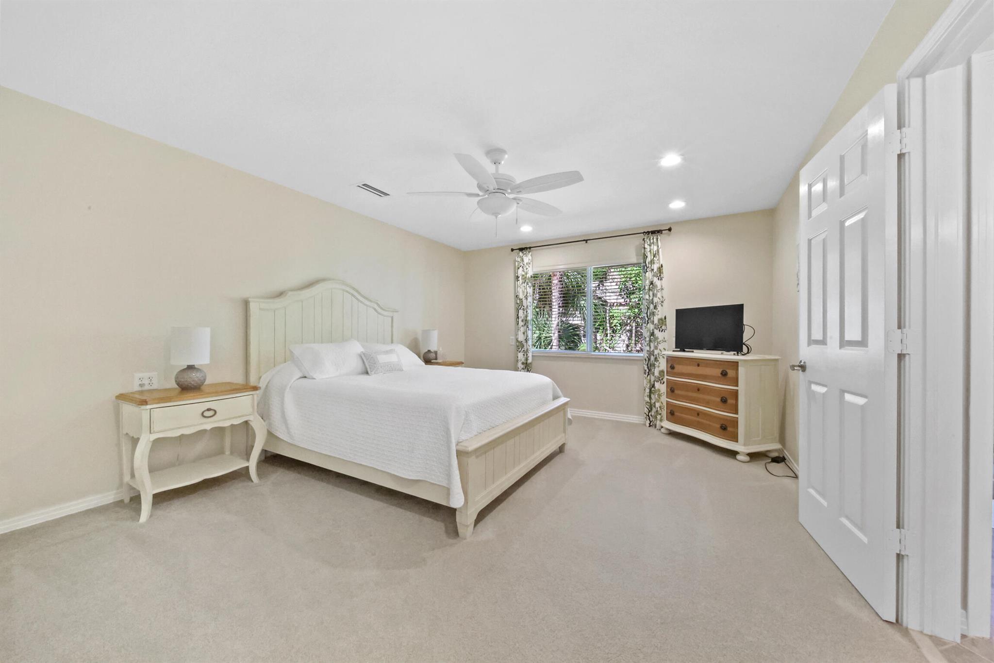 HIGH POINT ISLE - Residential