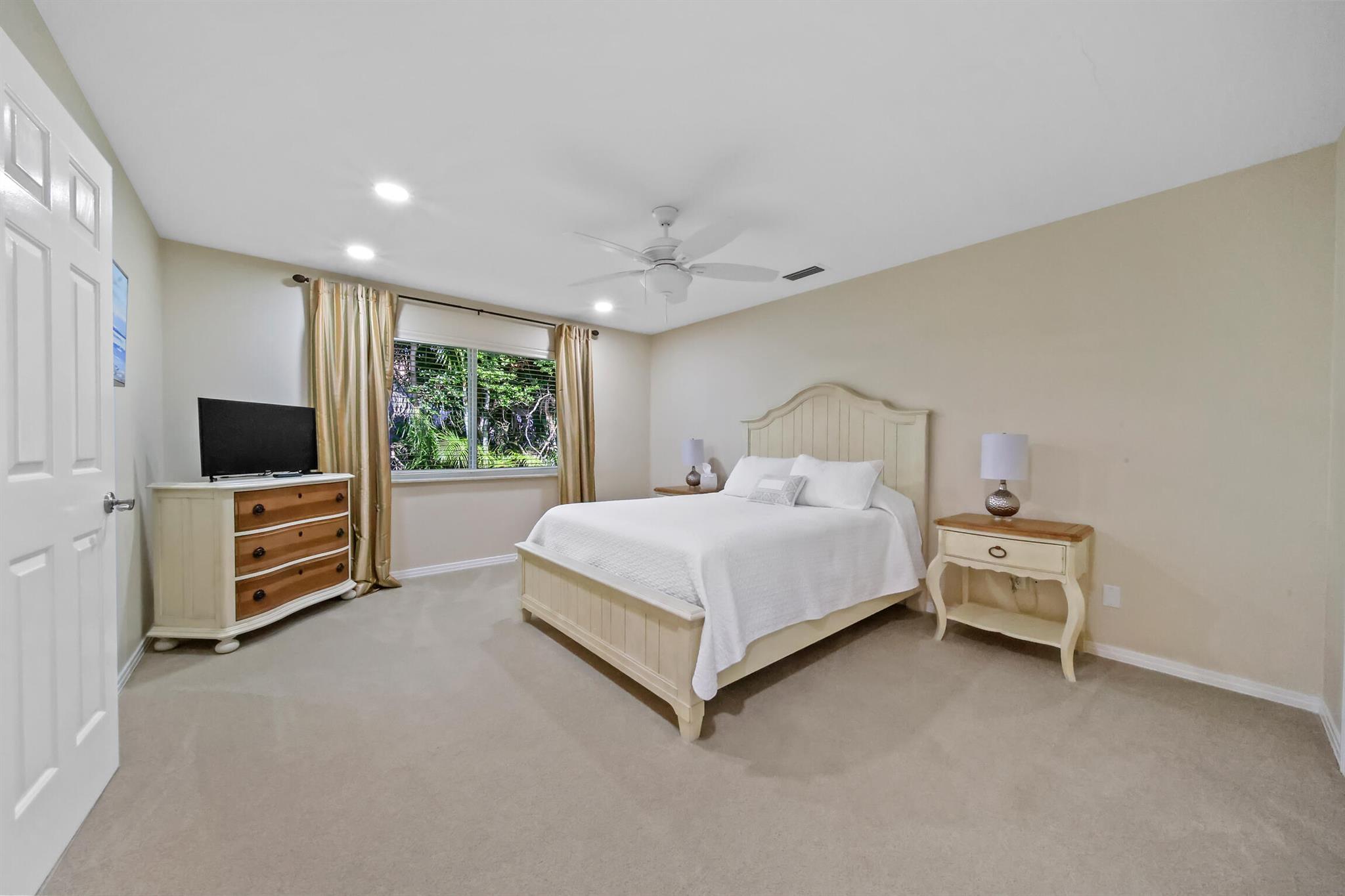 HIGH POINT ISLE - Residential