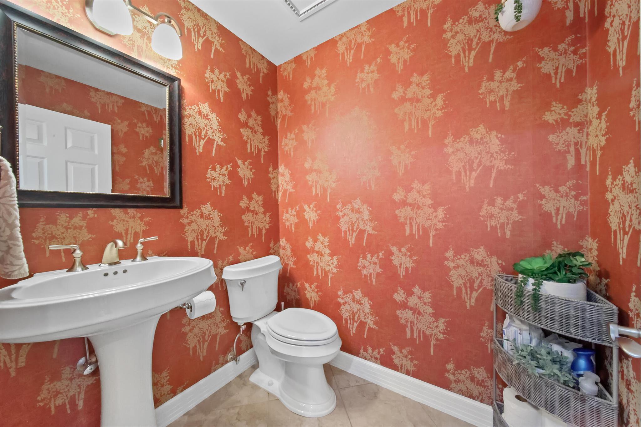 HIGH POINT ISLE - Residential